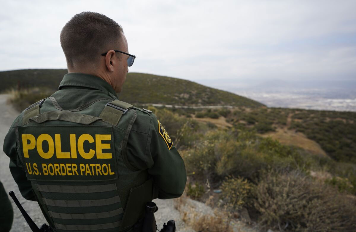 Fourth and Fifth Amendments apply to cross-border shooting where victim is in Mexico